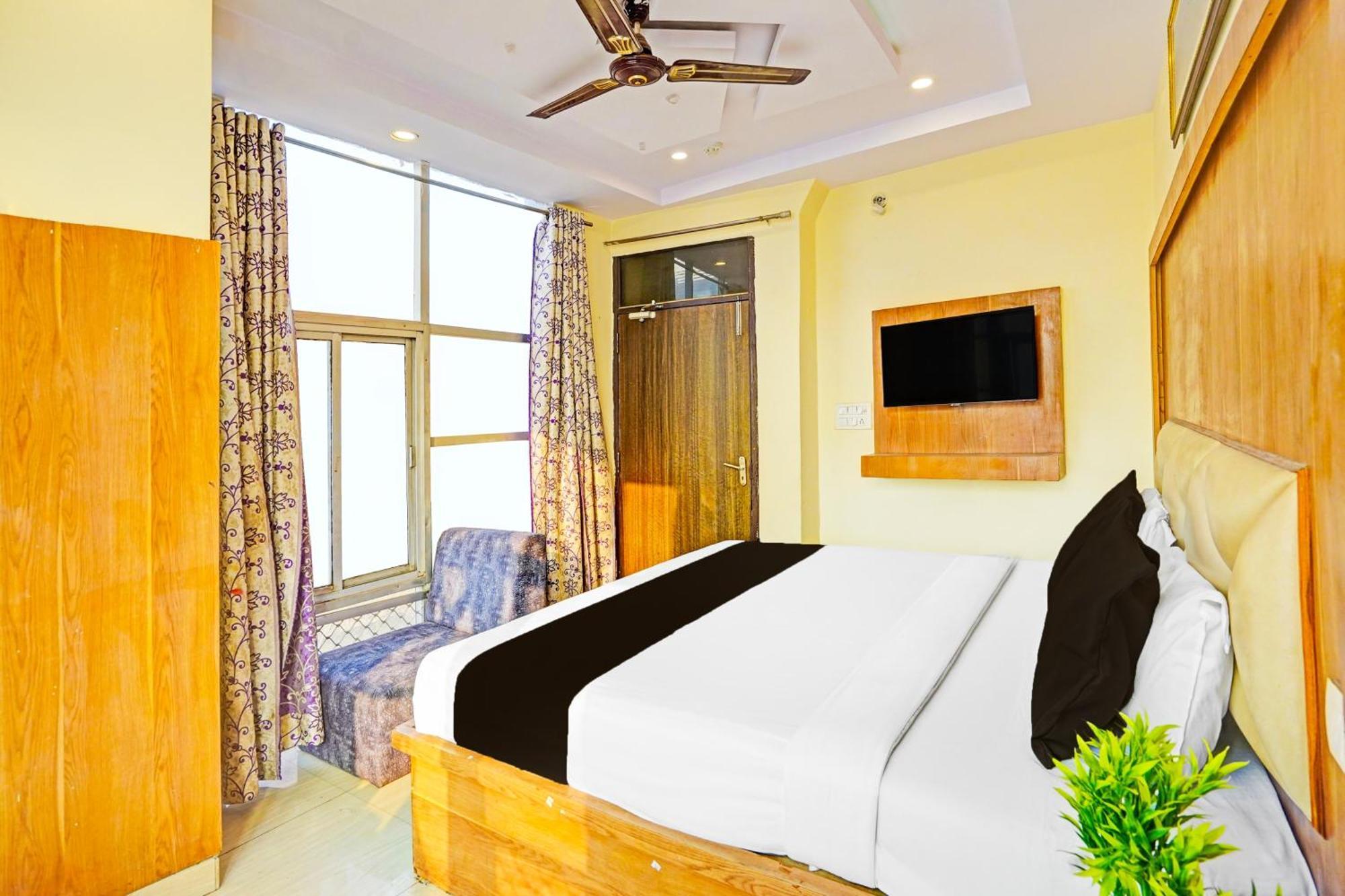 Super Hotel O Charbagh Formerly Khalsa Inn Λάκναου Εξωτερικό φωτογραφία