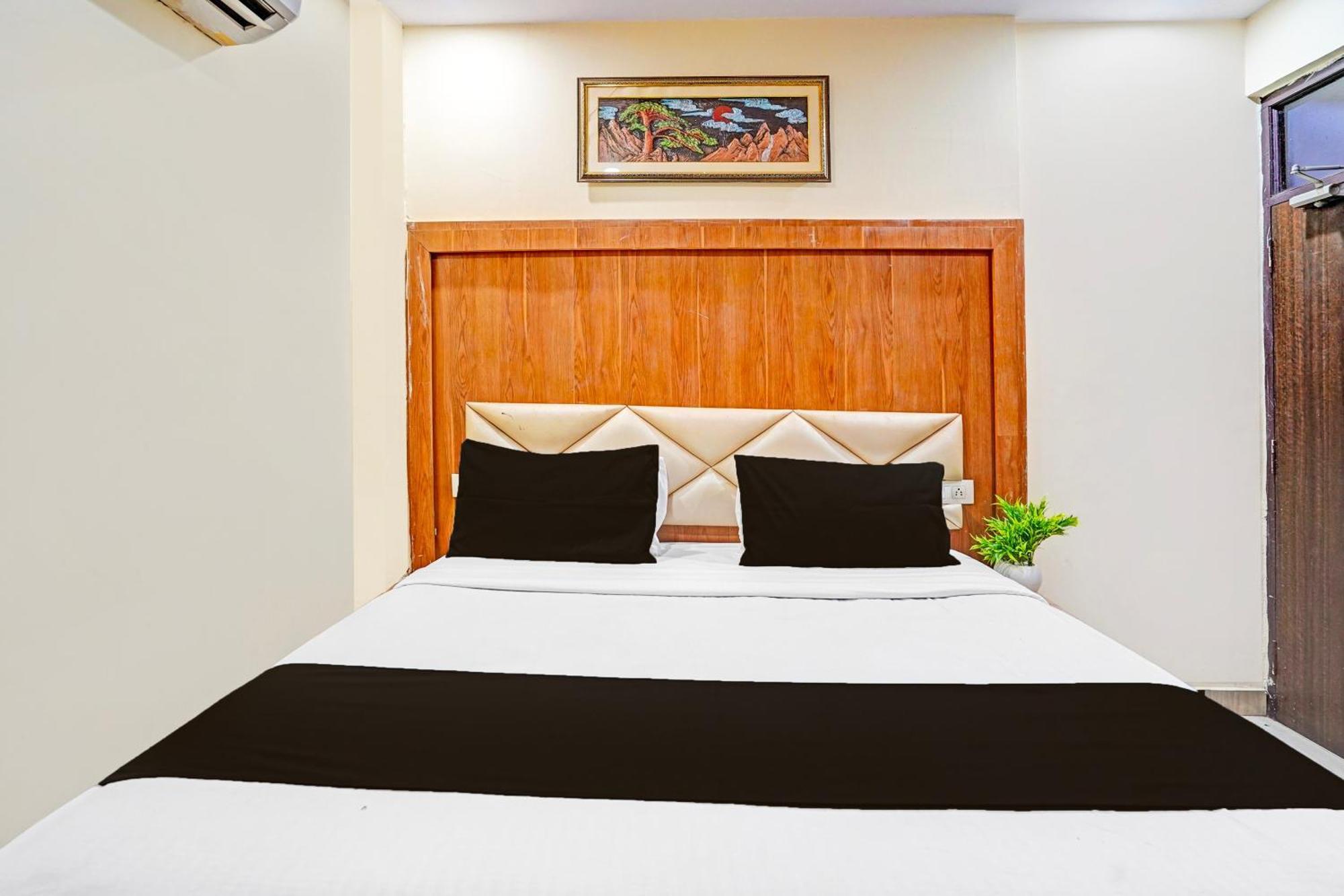 Super Hotel O Charbagh Formerly Khalsa Inn Λάκναου Εξωτερικό φωτογραφία