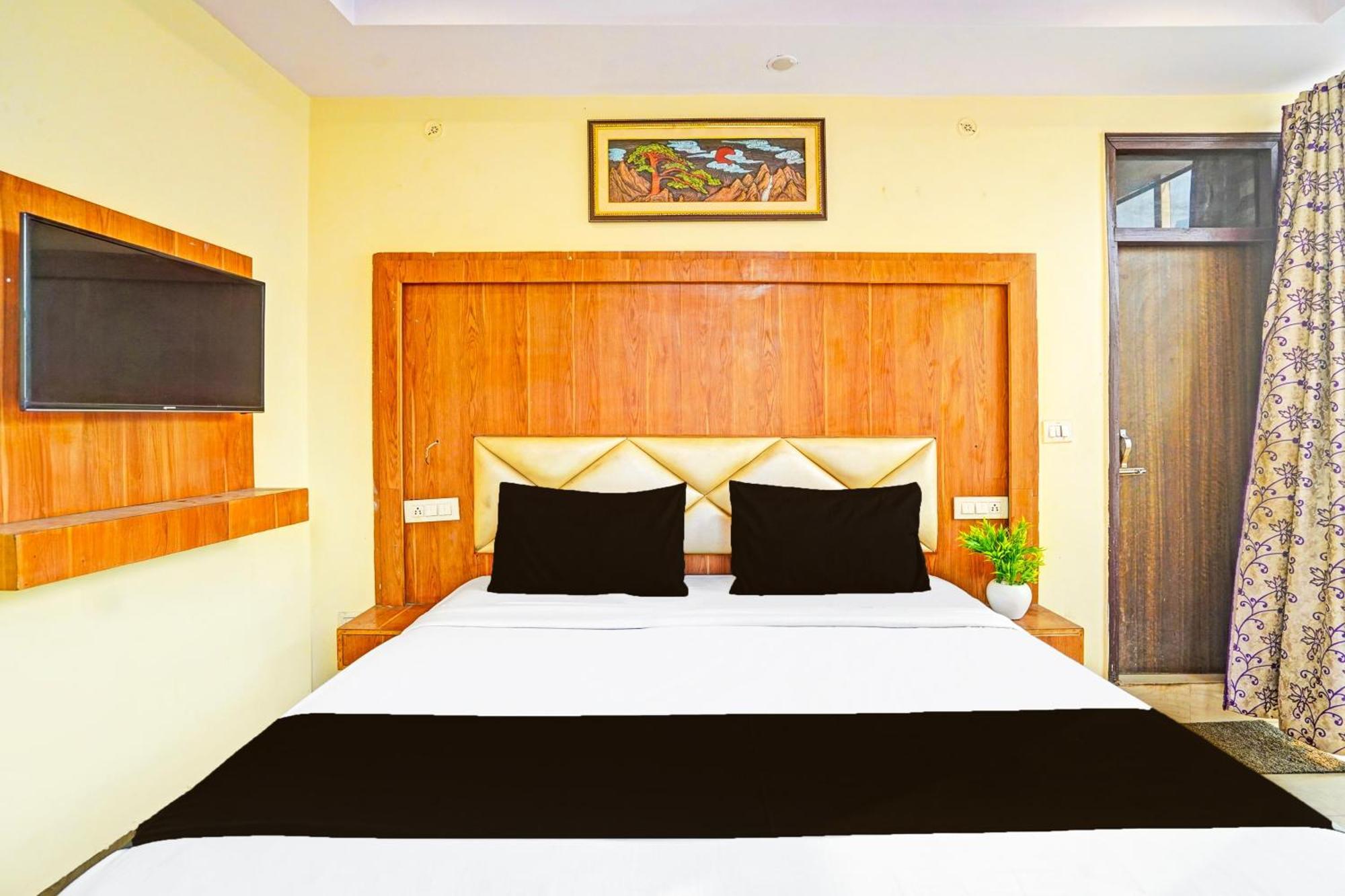 Super Hotel O Charbagh Formerly Khalsa Inn Λάκναου Εξωτερικό φωτογραφία