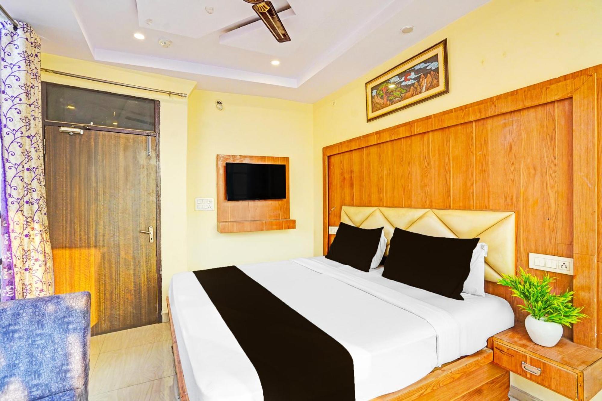 Super Hotel O Charbagh Formerly Khalsa Inn Λάκναου Εξωτερικό φωτογραφία