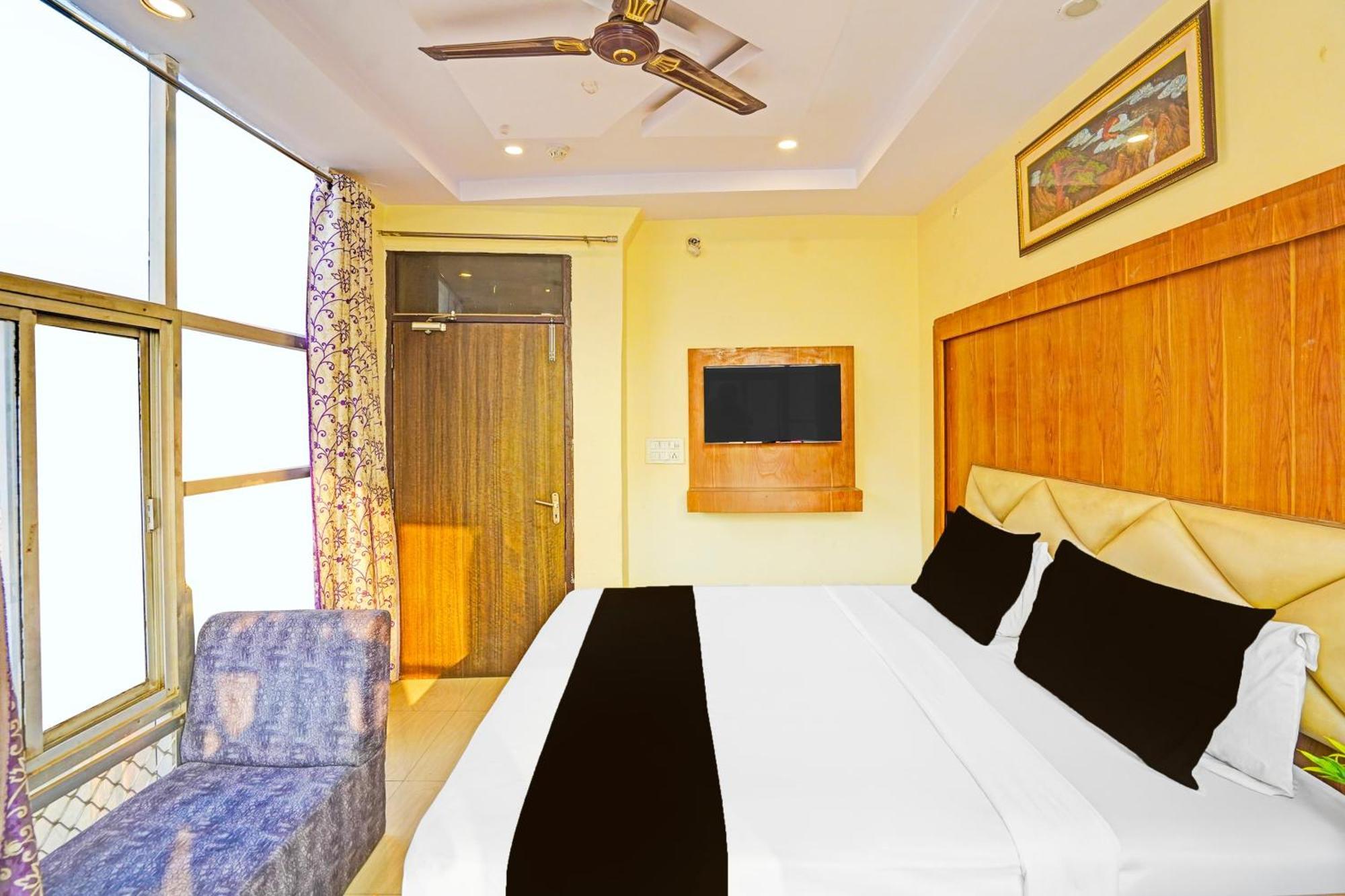 Super Hotel O Charbagh Formerly Khalsa Inn Λάκναου Εξωτερικό φωτογραφία