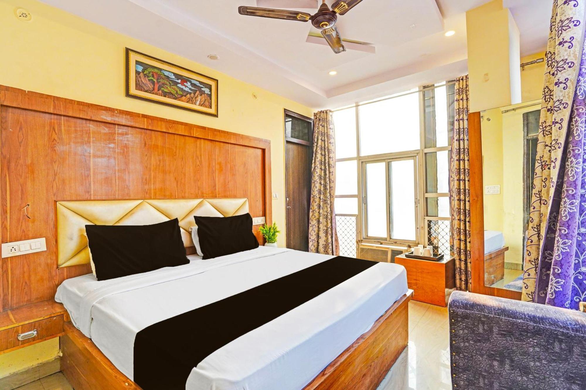 Super Hotel O Charbagh Formerly Khalsa Inn Λάκναου Εξωτερικό φωτογραφία