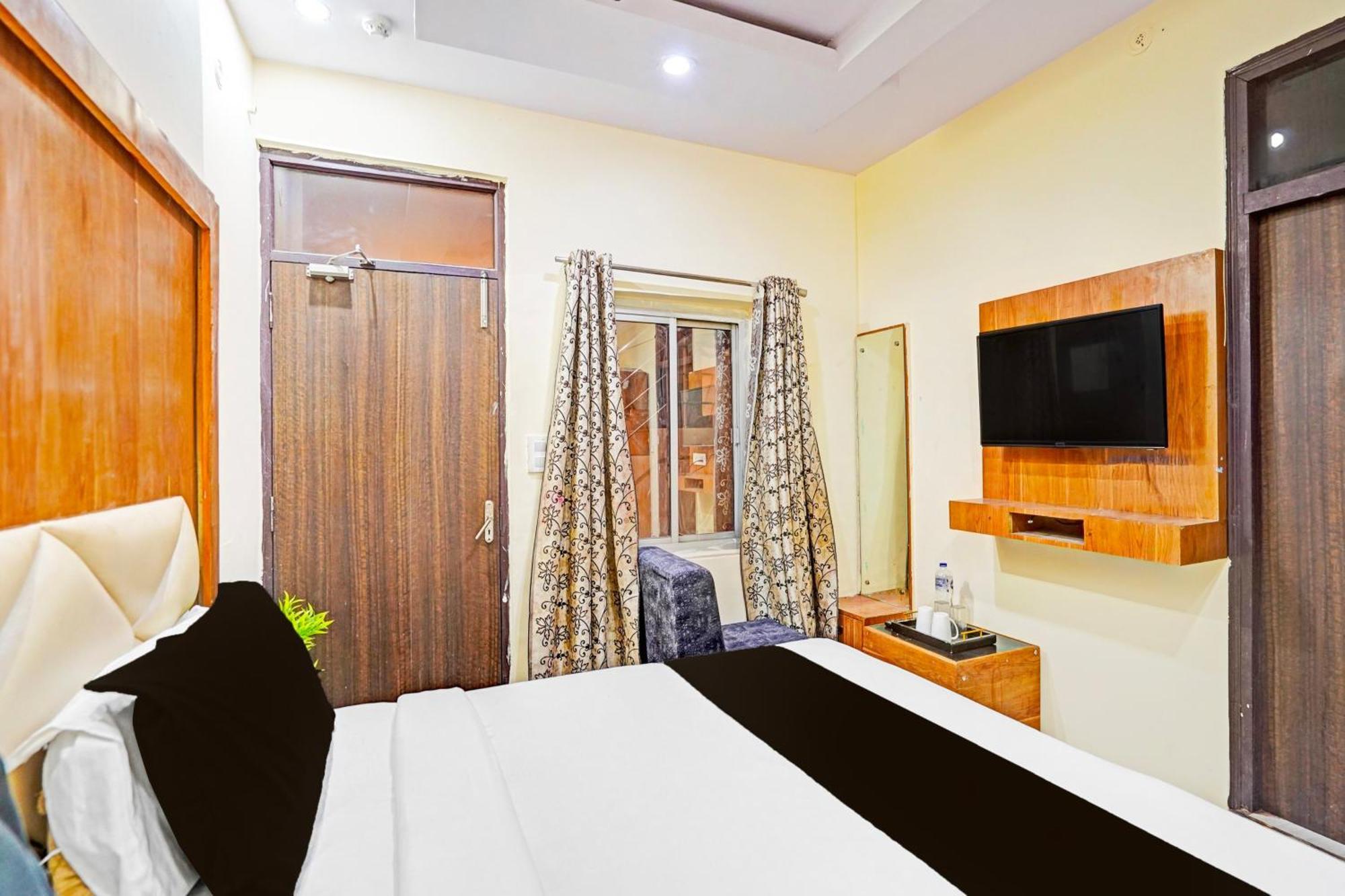 Super Hotel O Charbagh Formerly Khalsa Inn Λάκναου Εξωτερικό φωτογραφία