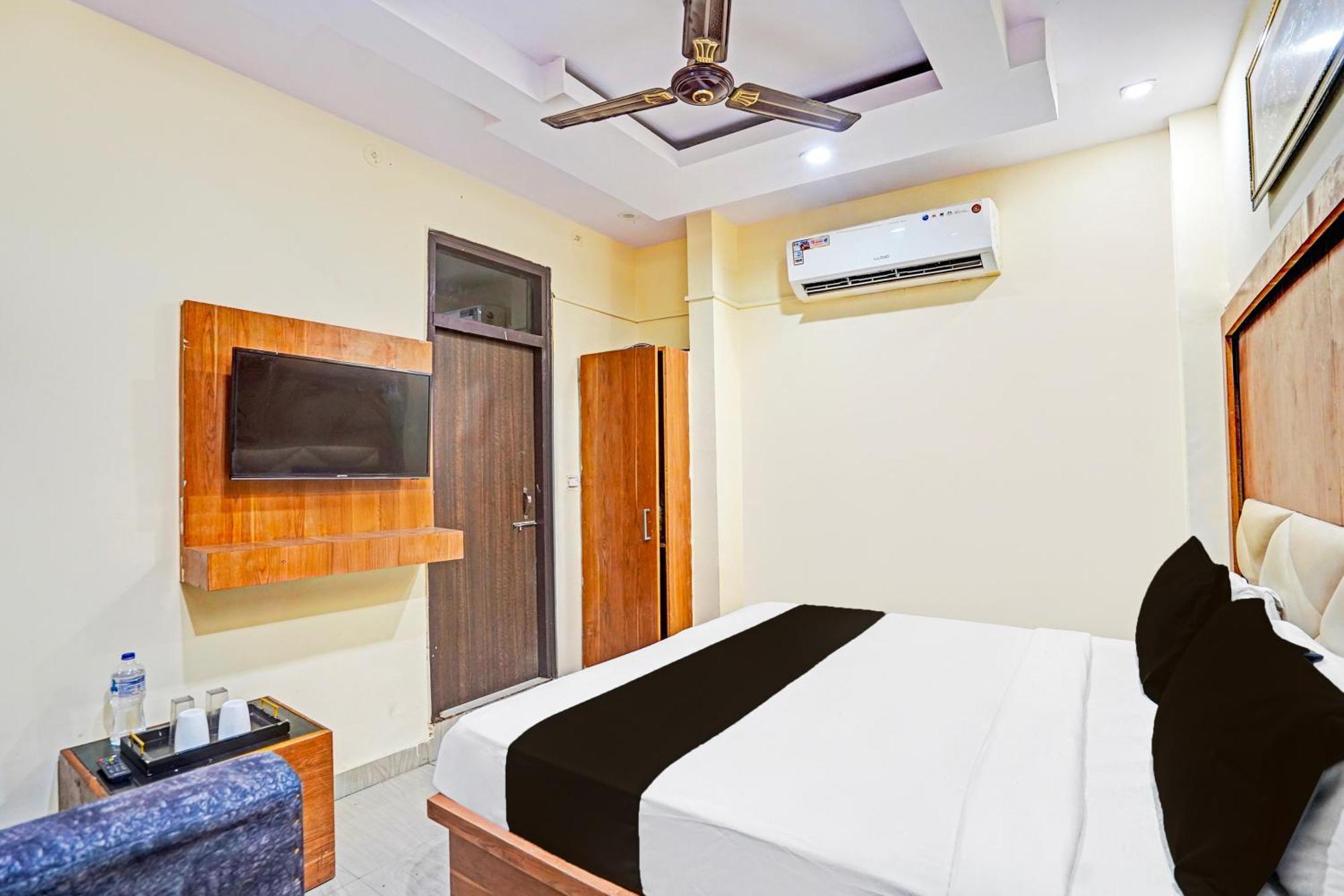 Super Hotel O Charbagh Formerly Khalsa Inn Λάκναου Εξωτερικό φωτογραφία