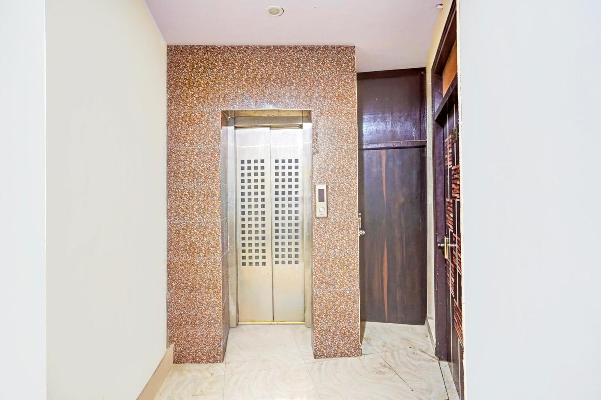 Super Hotel O Charbagh Formerly Khalsa Inn Λάκναου Εξωτερικό φωτογραφία