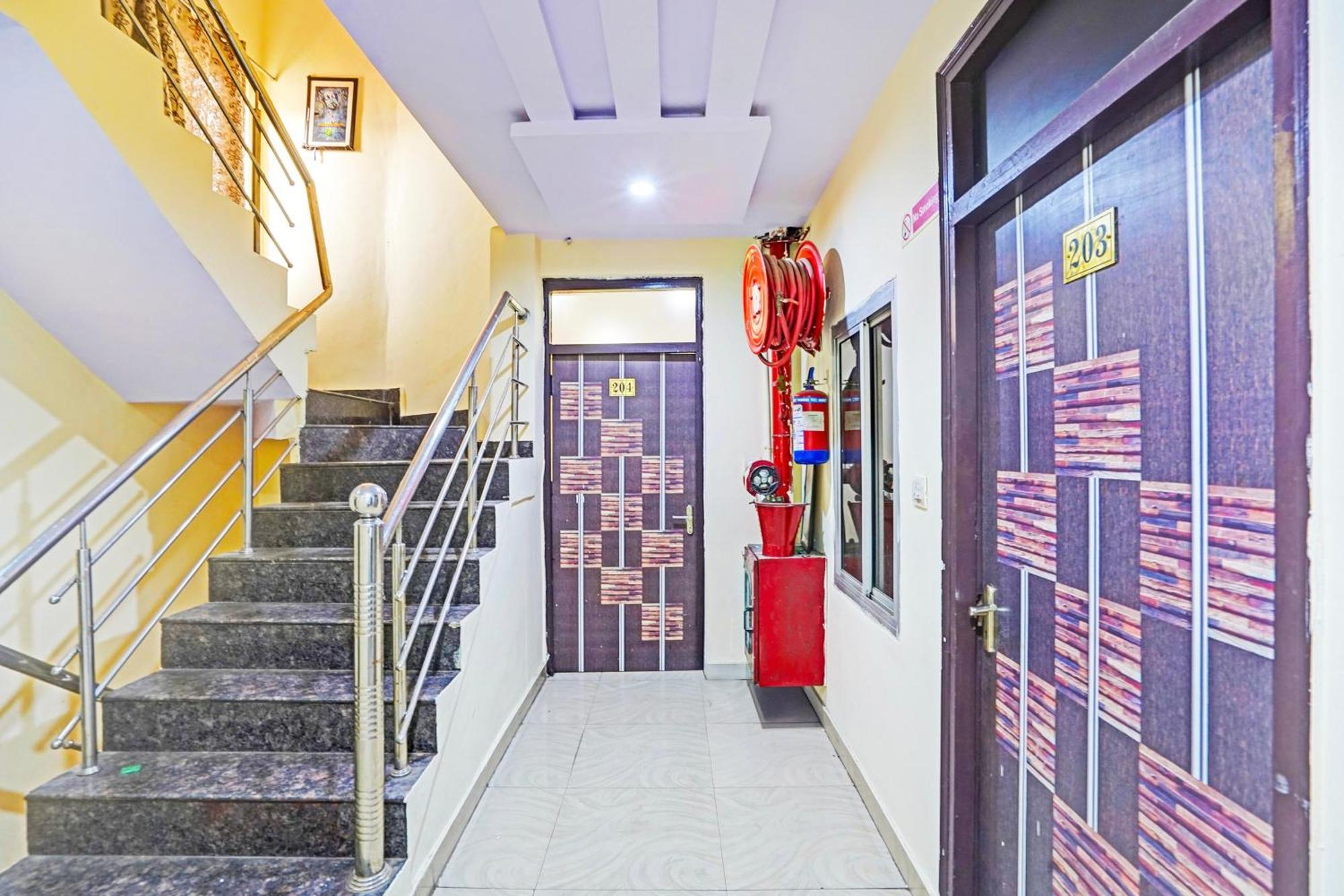 Super Hotel O Charbagh Formerly Khalsa Inn Λάκναου Εξωτερικό φωτογραφία