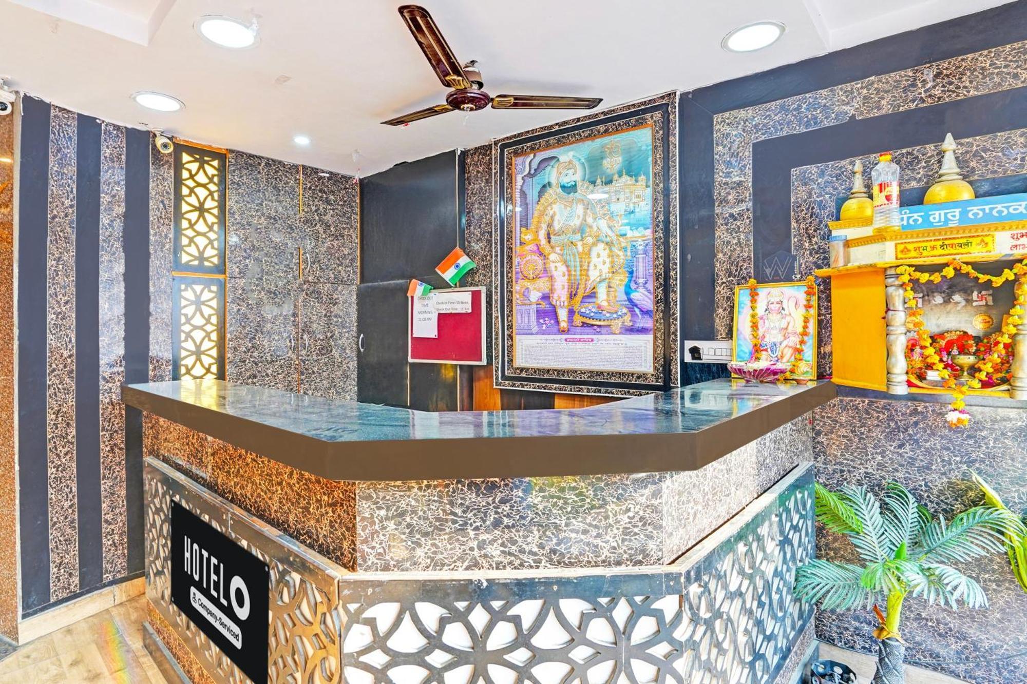 Super Hotel O Charbagh Formerly Khalsa Inn Λάκναου Εξωτερικό φωτογραφία